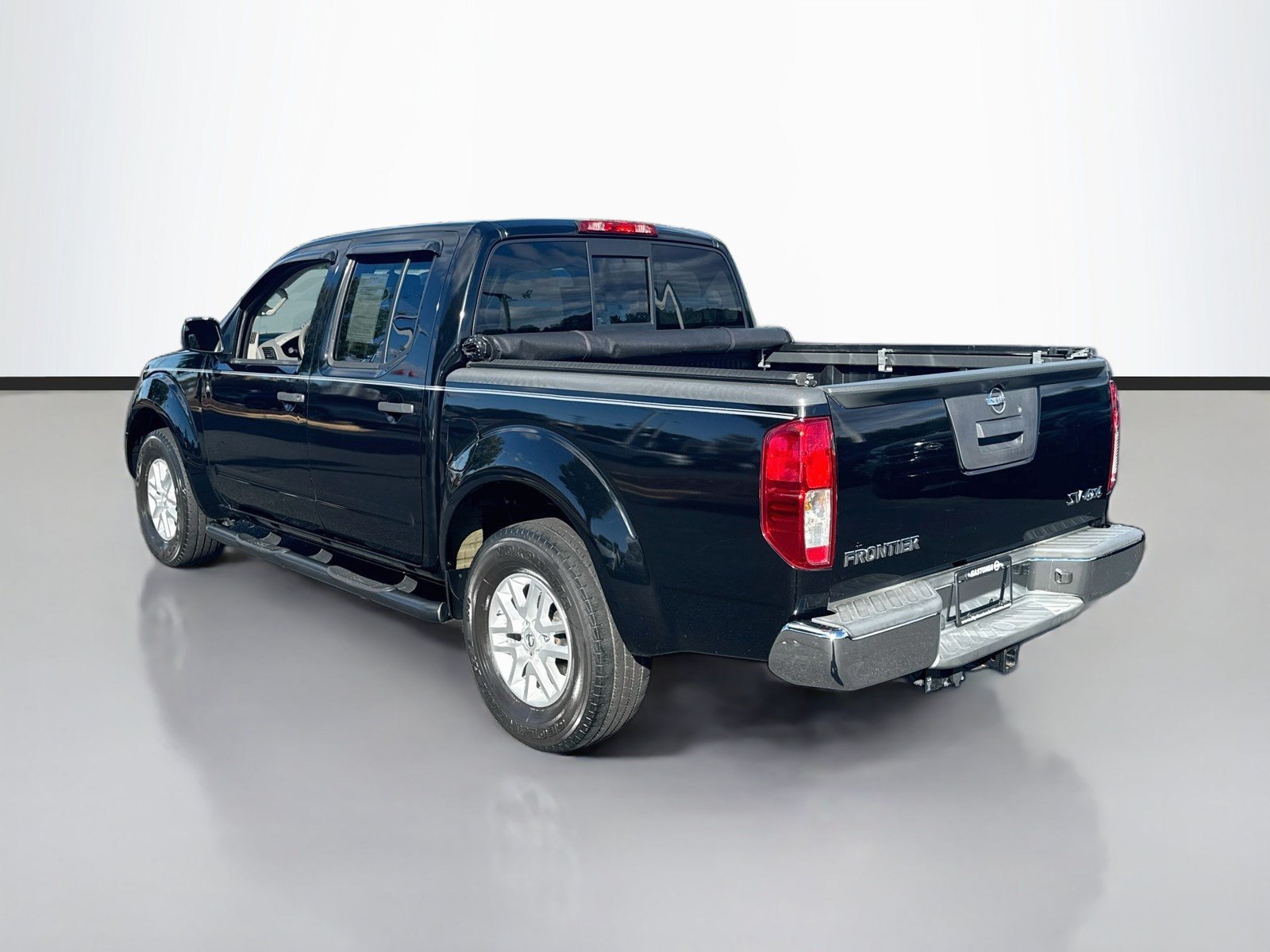 Used 2016 Nissan Frontier SV AWD/4WD image 5