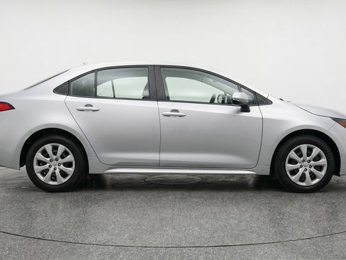 Used 2025 Toyota Corolla LE FWD image 11