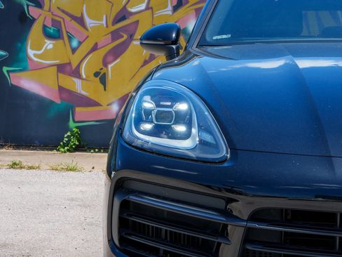 Used 2019 Porsche Cayenne S AWD/4WD image 16