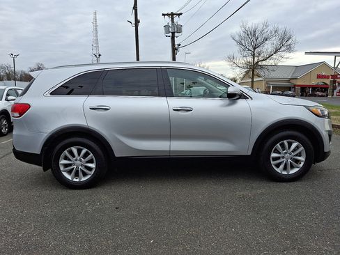 Used 2018 Kia Sorento LX image 6