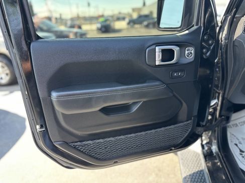 Used 2019 Jeep Wrangler Unlimited Sahara AWD/4WD image 9