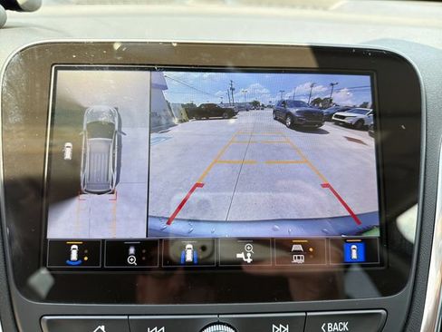 Used 2024 Chevrolet Equinox LT FWD image 19