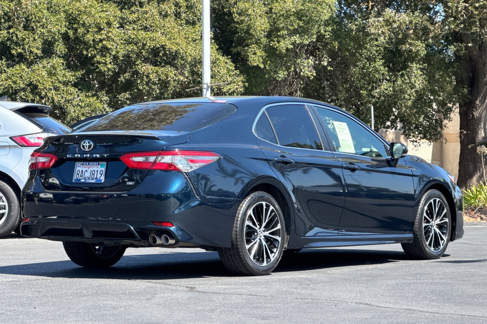 Used 2018 Toyota Camry SE w/ Moonroof Package FWD image 3