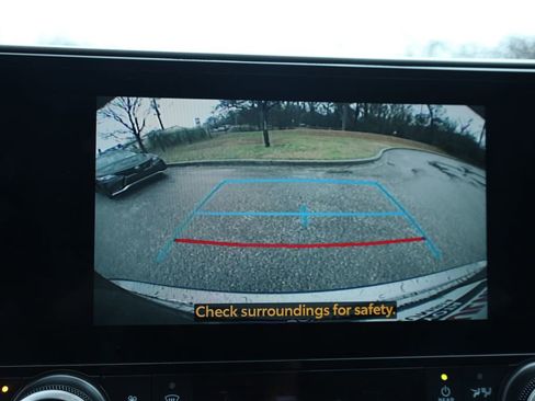 Used 2025 Toyota Highlander XLE image 36