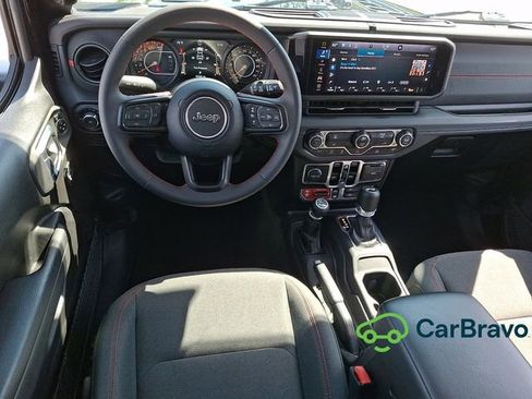 Used 2025 Jeep Wrangler Unlimited Rubicon AWD/4WD image 11