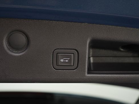 Used 2024 Chevrolet Equinox LT FWD image 17