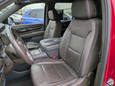 Used 2023 GMC Yukon Denali w/ Advanced Technology Package image 25