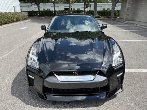 Used 2018 Nissan GT-R Premium w/ Premium Interior Package AWD/4WD image 9