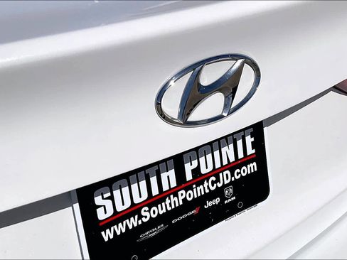 Used 2017 Hyundai Elantra SE image 29