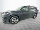 Certified 2022 Toyota Highlander XLE image 4