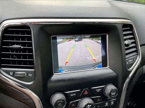 Used 2019 Jeep Grand Cherokee Laredo RWD image 11