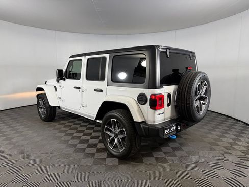 Used 2024 Jeep Wrangler Unlimited w/ Convenience Group AWD/4WD image 10
