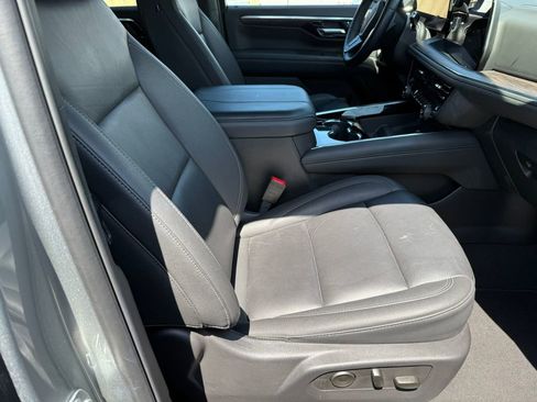 Used 2025 Chevrolet Suburban Z71 AWD/4WD image 12