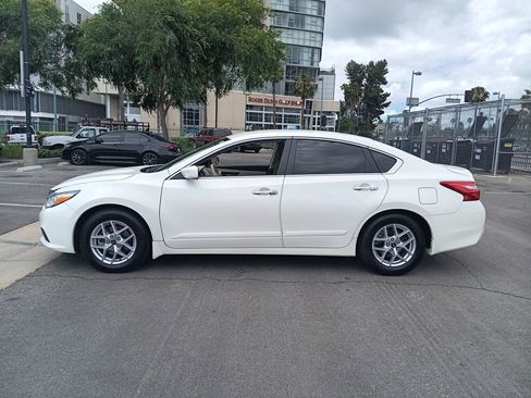 Used 2017 Nissan Altima 2.5 S w/ Power Driver Seat Package FWD image 5