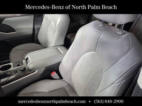 Used 2024 Toyota Highlander Limited AWD/4WD image 11