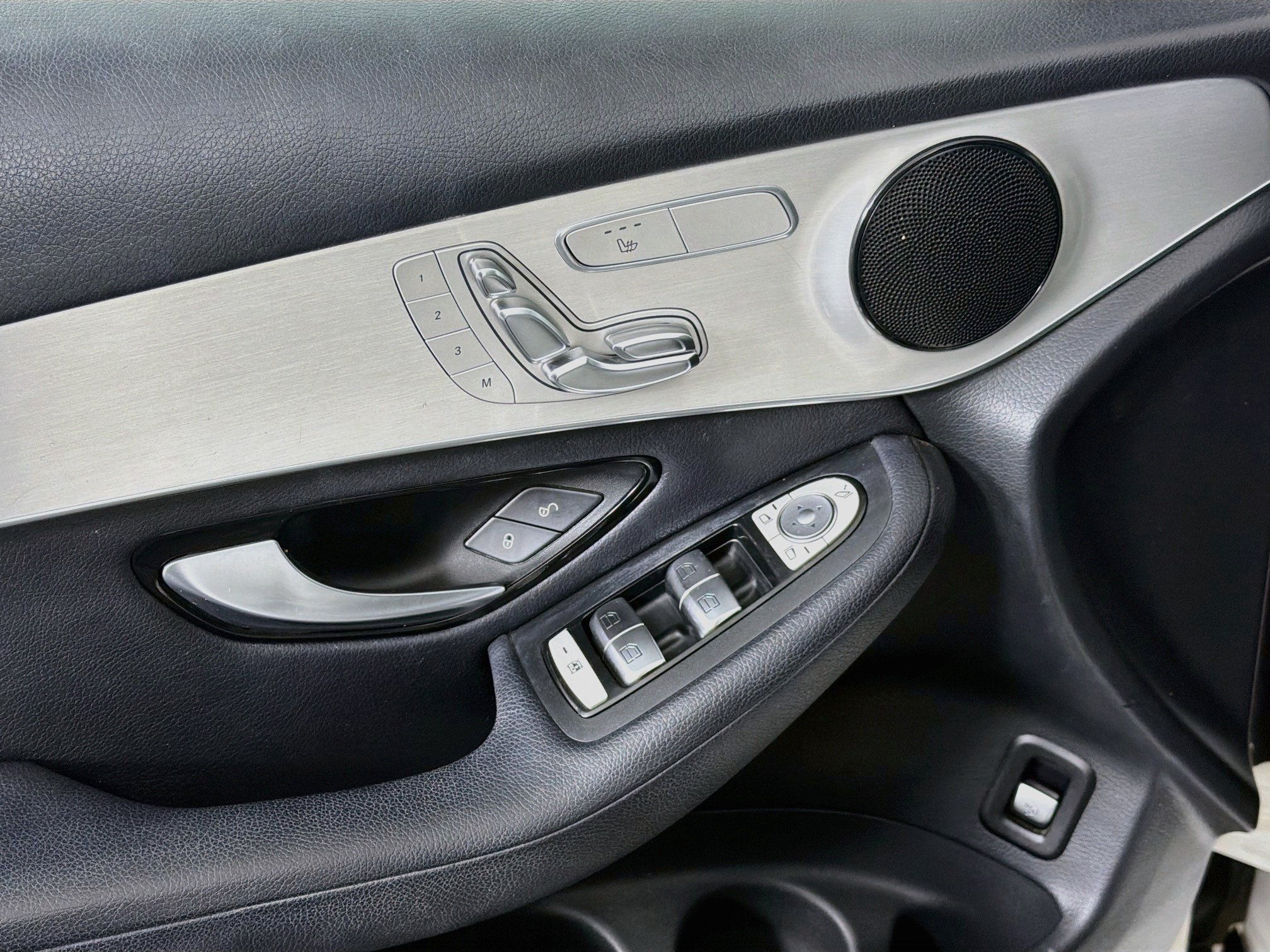 Used 2019 Mercedes-Benz GLC 300 image 15