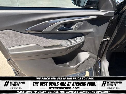 Used 2023 Chevrolet TrailBlazer LT FWD image 17