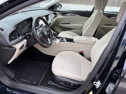 Used 2019 Buick Regal Preferred w/ Sights and Sounds Package image 16