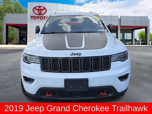 Used 2019 Jeep Grand Cherokee Trailhawk w/ Trailhawk Luxury Group AWD/4WD image 2
