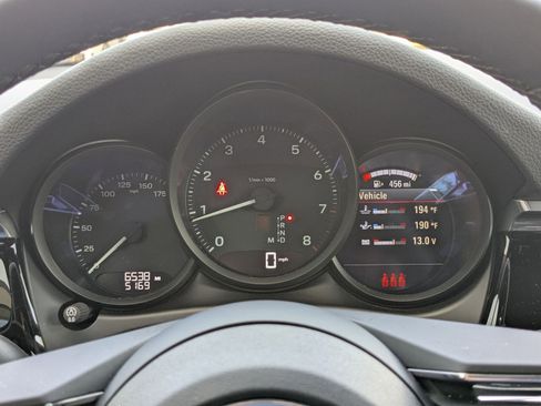 Certified 2025 Porsche Macan image 16