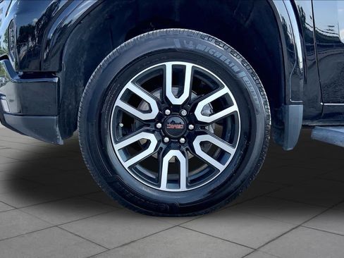 Used 2024 GMC Sierra 1500 AT4 w/ Technology Package AWD/4WD image 11