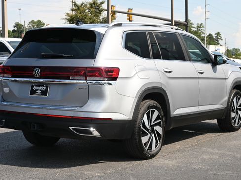 Used 2024 Volkswagen Atlas SEL image 11