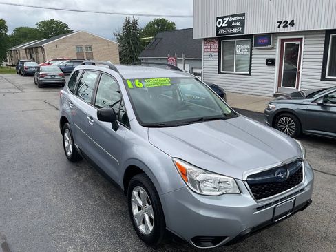 Used 2016 Subaru Forester 2.5i w/ Alloy Wheel Package AWD/4WD image 2