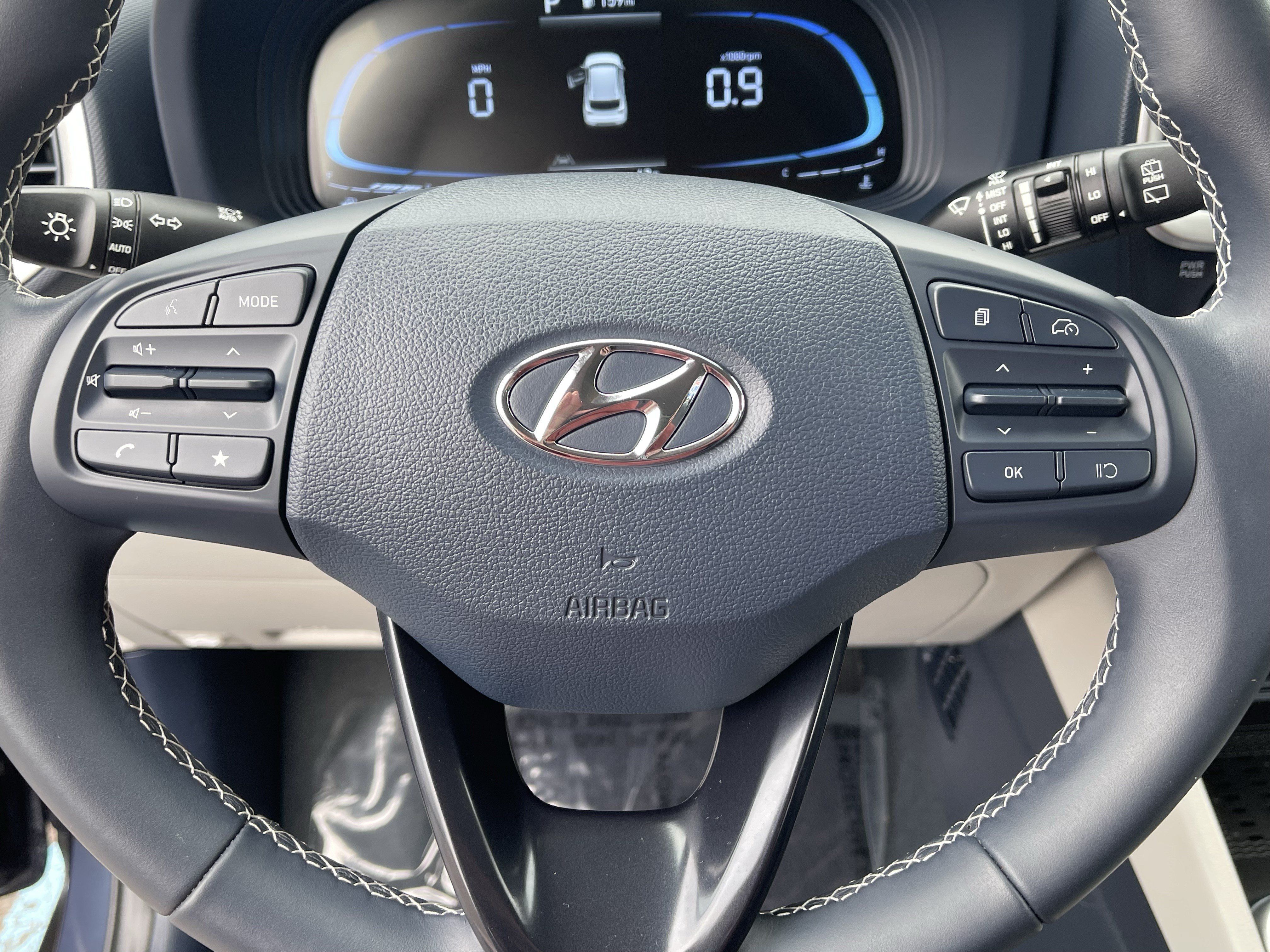 Certified 2025 Hyundai Venue Limited FWD image 20