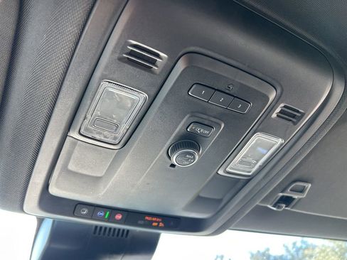 Used 2023 GMC Yukon SLT image 31