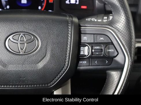 Used 2025 Toyota 4Runner SR5 AWD/4WD image 10