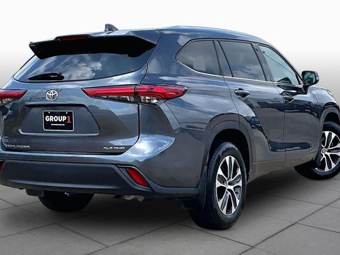 Used 2021 Toyota Highlander XLE AWD/4WD image 13
