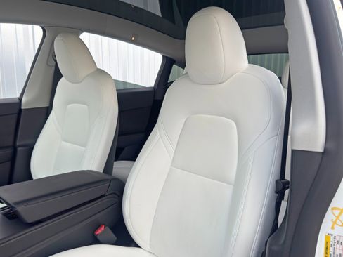 Used 2023 Tesla Model Y Performance image 37