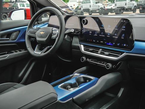 New 2024 Chevrolet Equinox EV LT image 28