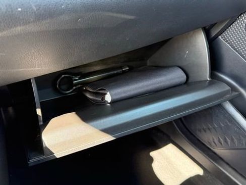 Used 2022 Toyota C-HR XLE image 23