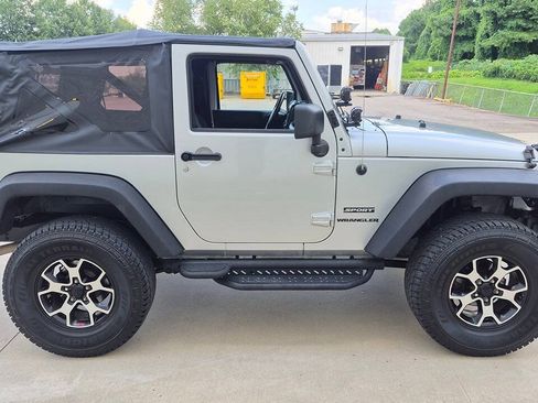 Used 2012 Jeep Wrangler Sport AWD/4WD image 8