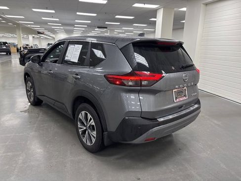 Used 2023 Nissan Rogue SV image 5