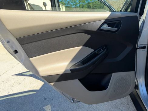 Used 2018 Ford Focus SE image 26