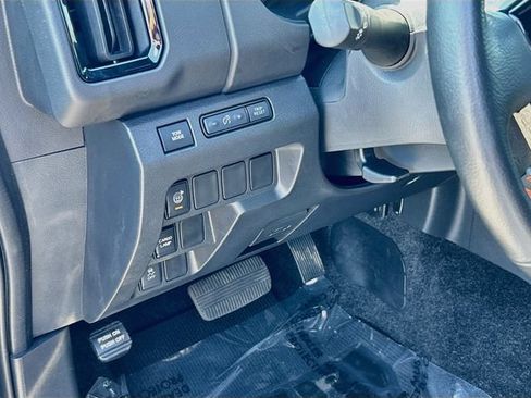 Certified 2025 Nissan Frontier Pro-X RWD image 7