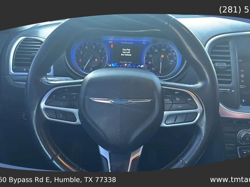 Used 2021 Chrysler 300 Touring w/ Sport Appearance Package RWD image 8