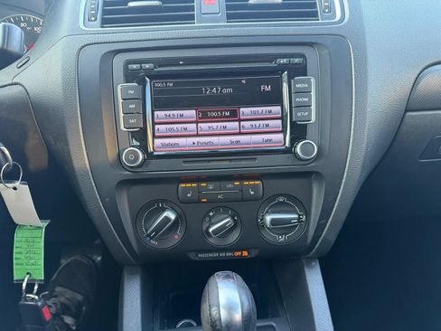 Used 2012 Volkswagen Jetta SE FWD image 14