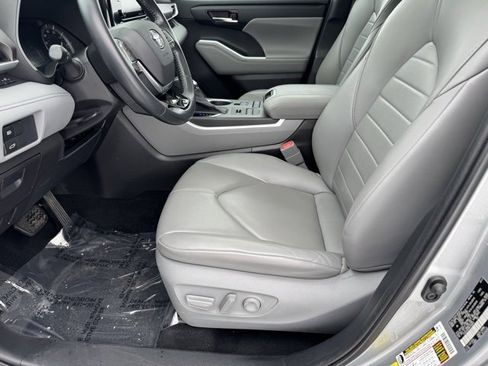 Certified 2021 Toyota Highlander XLE image 5