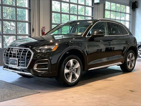 Used 2023 Audi Q5 2.0T Premium w/ Convenience Package AWD/4WD image 2