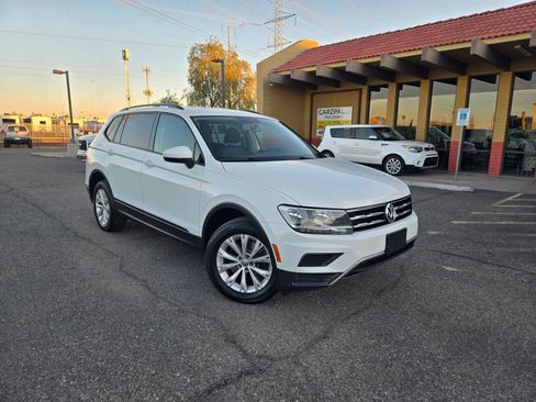 Used 2018 Volkswagen Tiguan S image 2