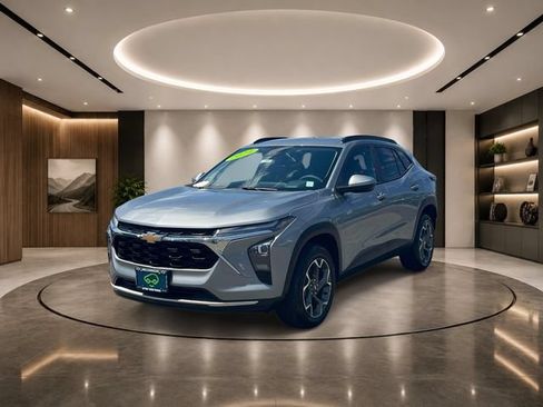 Used 2024 Chevrolet Trax LT FWD image 4