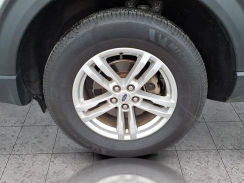 Certified 2022 Ford Explorer XLT w/ Equipment Group 202A image 5