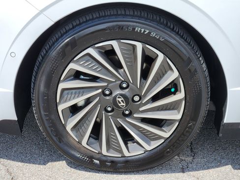 Certified 2025 Hyundai Sonata Limited FWD image 9