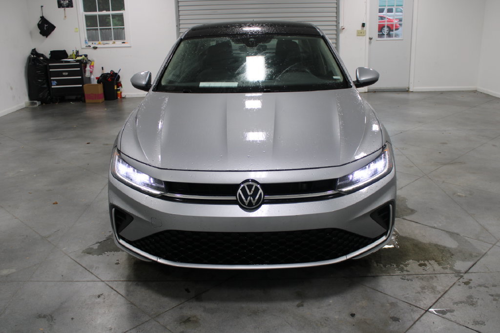 Used 2025 Volkswagen Jetta SE FWD image 3
