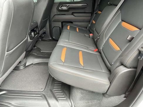 Used 2024 GMC Sierra 1500 AT4 w/ AT4 Preferred Package AWD/4WD image 13