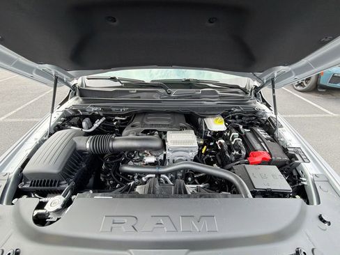 New 2026 RAM 1500 4x4 Crew Cab image 32