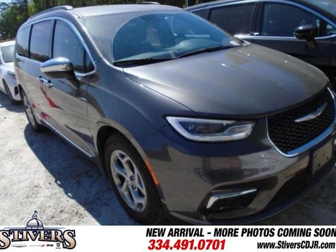 Used 2023 Chrysler Pacifica Limited image 1